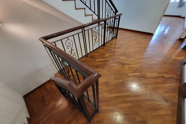 Oug / Happy Garden Corner House 3 Storey Gated Guarded For Rent