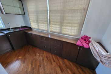 Oug / Happy Garden Corner House 3 Storey Gated Guarded For Rent