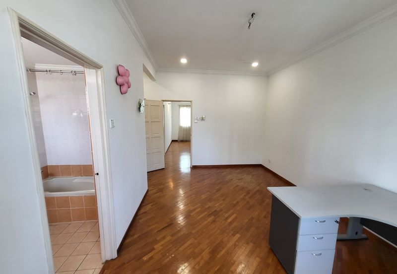 Oug / Happy Garden Corner House 3 Storey Gated Guarded For Rent