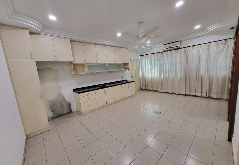 Oug / Happy Garden Corner House 3 Storey Gated Guarded For Rent