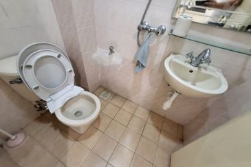 Oug / Happy Garden Corner House 3 Storey Gated Guarded For Rent