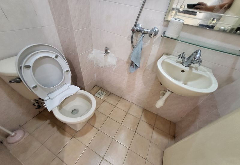 Oug / Happy Garden Corner House 3 Storey Gated Guarded For Rent