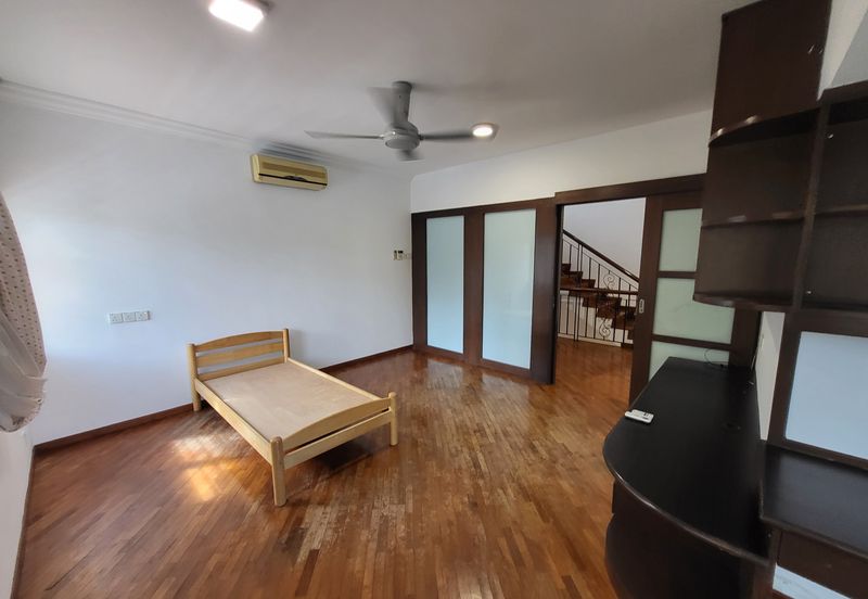 Oug / Happy Garden Corner House 3 Storey Gated Guarded For Rent