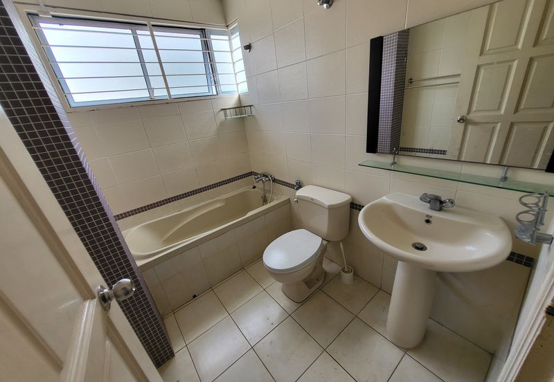 Oug / Happy Garden Corner House 3 Storey Gated Guarded For Rent