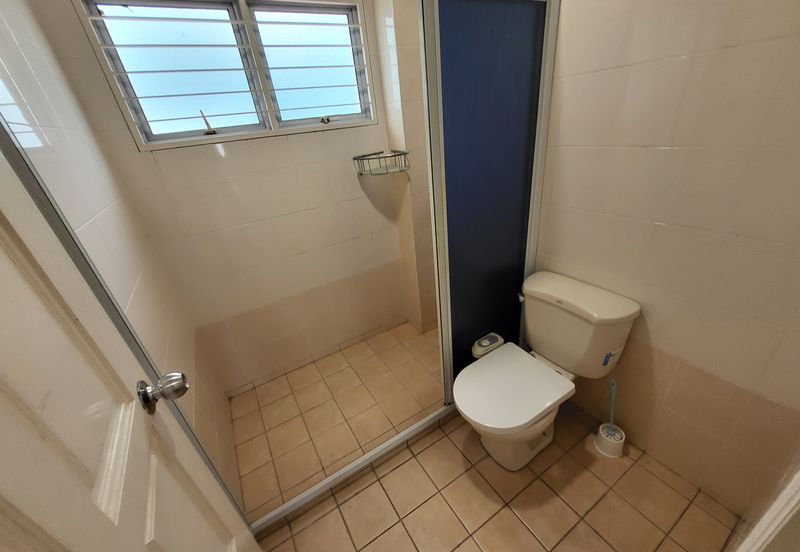 Oug / Happy Garden Corner House 3 Storey Gated Guarded For Rent