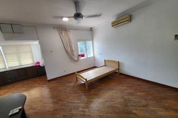 Oug / Happy Garden Corner House 3 Storey Gated Guarded For Rent