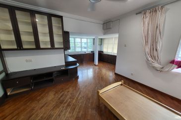 Oug / Happy Garden Corner House 3 Storey Gated Guarded For Rent