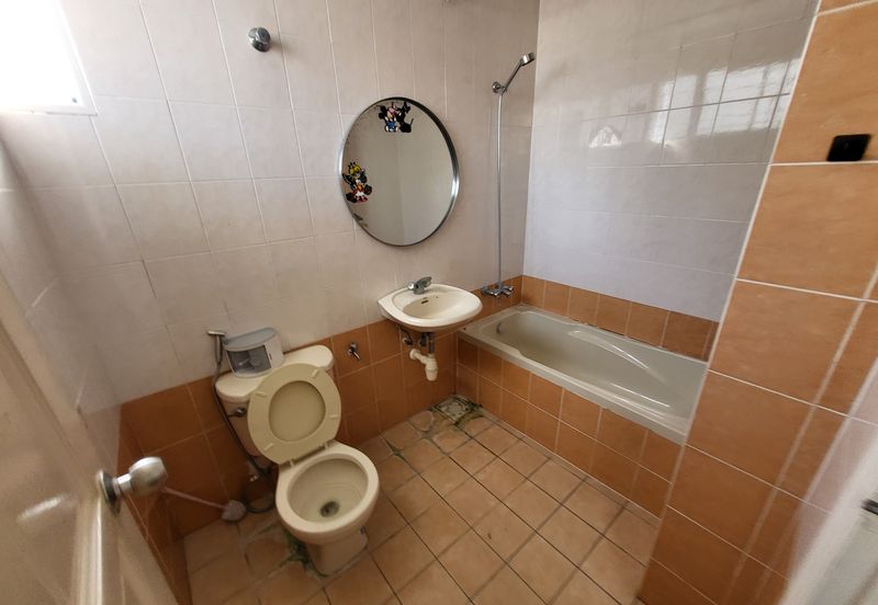 Oug / Happy Garden Corner House 3 Storey Gated Guarded For Rent