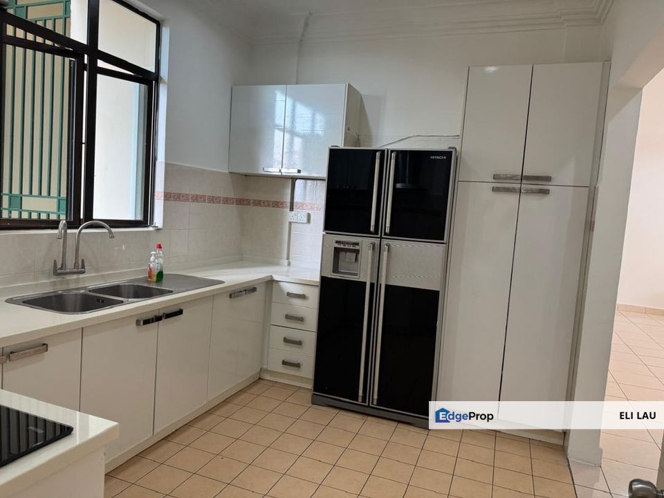 Lowrise unit with pool view, move-in condition, Selangor, Bandar Utama