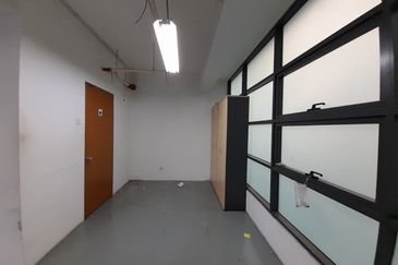 CORNER UNIT One South Street Mall Office Suite Serdang Seri Kembangan