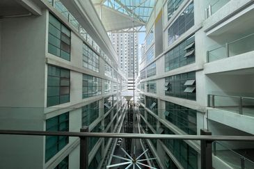 CORNER UNIT One South Street Mall Office Suite Serdang Seri Kembangan