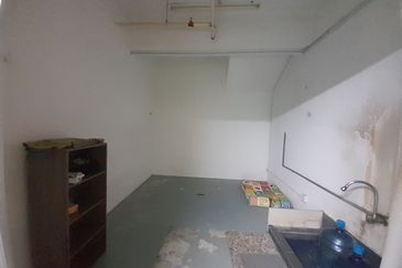 CORNER UNIT One South Street Mall Office Suite Serdang Seri Kembangan
