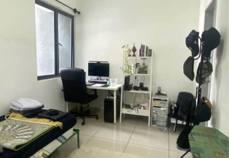 FACING POOL Almera Residensi, Laman Puteri 3, Bandar Puteri Bangi