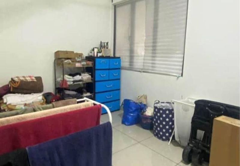 FACING POOL Almera Residensi, Laman Puteri 3, Bandar Puteri Bangi