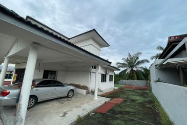 GREAT LOCATION Double Storey Bungalow Taman PD Villa, Port Dickson 