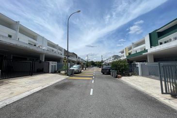 RENOVATED Double Storey Terrace Castora 1 Sendayan