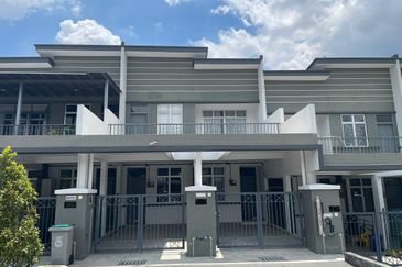FULLY FURNISHED Townhouse Nilai Perdana