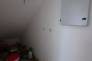 Laman & Bayu Puchong Freehold Semi-D Partially furnish 5 bedroom good natural lighting big side land for Sale