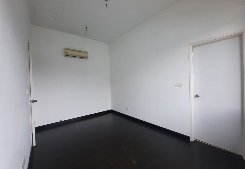 Laman & Bayu Puchong Freehold Semi-D Partially furnish 5 bedroom good natural lighting big side land for Sale