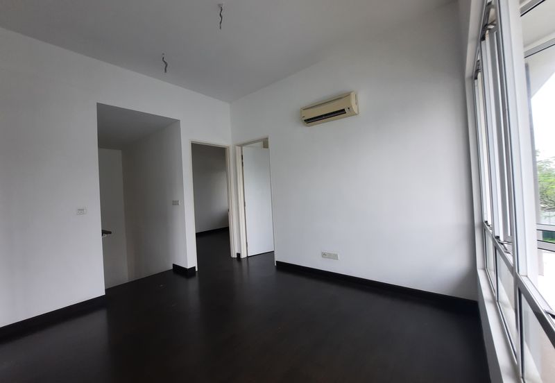 Laman & Bayu Puchong Freehold Semi-D Partially furnish 5 bedroom good natural lighting big side land for Sale