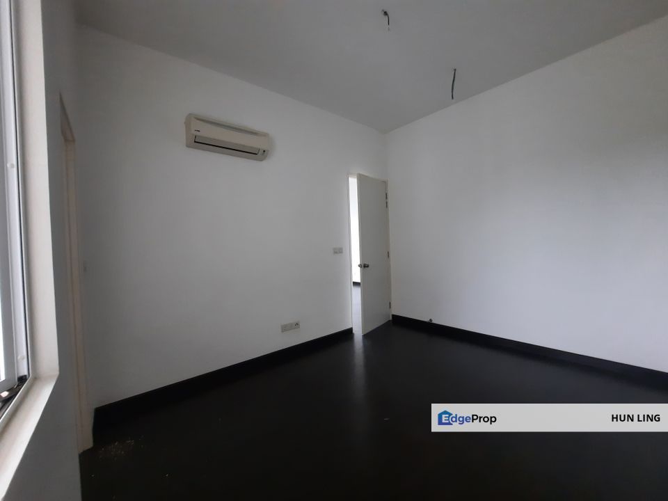 Laman & Bayu Puchong Freehold Semi-D Partially furnish 5 bedroom good natural lighting big side land for Sale, Selangor, Puchong