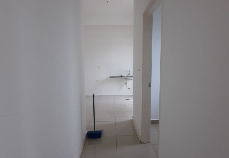 Laman & Bayu Puchong Freehold Semi-D Partially furnish 5 bedroom good natural lighting big side land for Sale