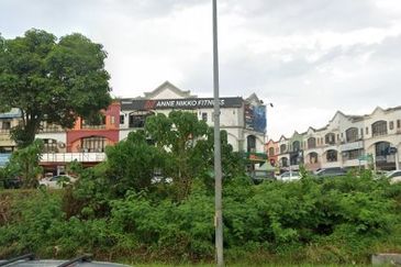 3 Storey Shop Office 22 x 70 at Pusat Perdagangan Subang Permai for Sale