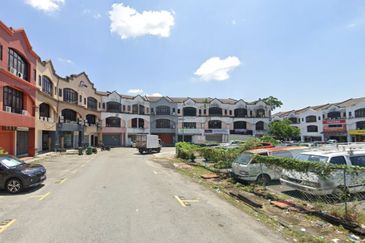 3 Storey Shop Office 22 x 70 at Pusat Perdagangan Subang Permai for Sale
