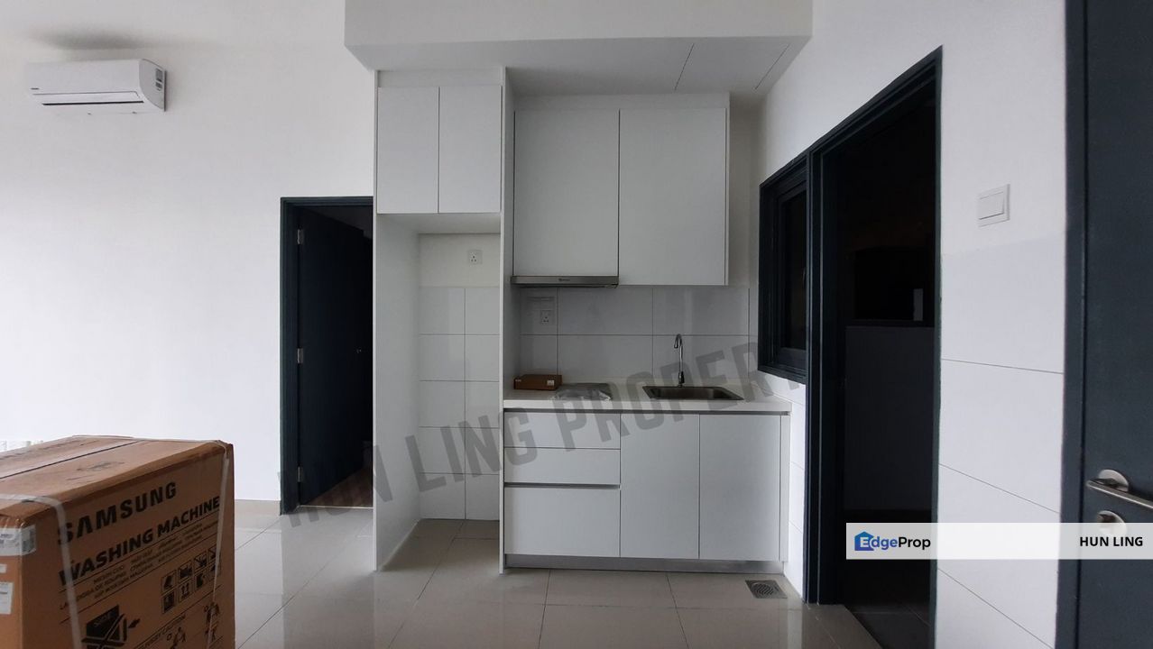 Aera Residence PJ Partial Furnish 2 room 2 bath 2 car park for Sale ready move in, Selangor, Petaling Jaya