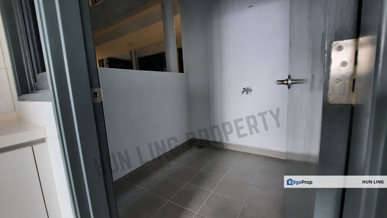 Aera Residence PJ Partial Furnish 2 room 2 bath 2 car park for Sale ready move in, Selangor, Petaling Jaya