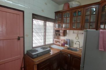 TAMAN SRI SAGA, KLANG — DOUBLE STOREY HOUSE FOR RENT