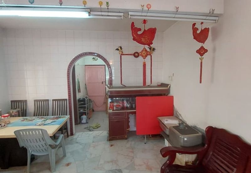 TAMAN SRI SAGA, KLANG — DOUBLE STOREY HOUSE FOR RENT