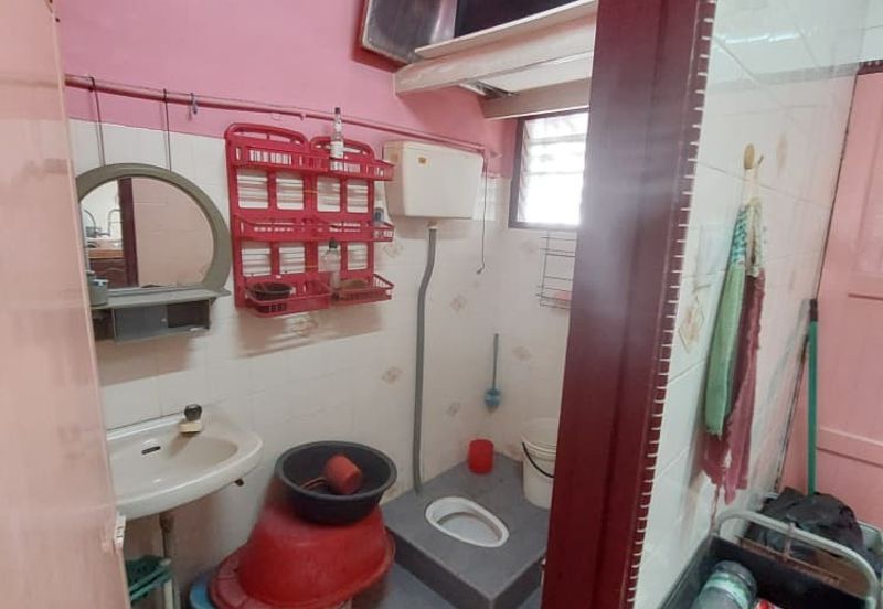 TAMAN SRI SAGA, KLANG — DOUBLE STOREY HOUSE FOR RENT