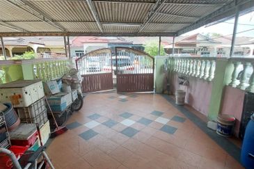 TAMAN SRI SAGA, KLANG — DOUBLE STOREY HOUSE FOR RENT