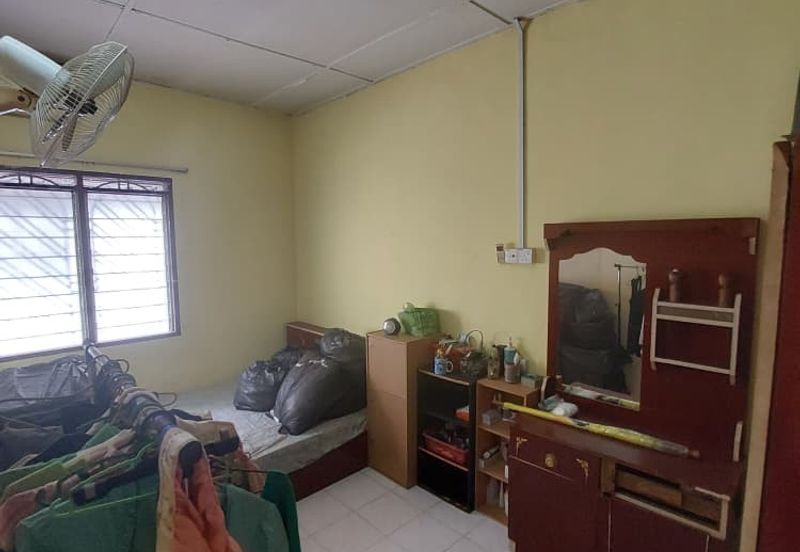 TAMAN SRI SAGA, KLANG — DOUBLE STOREY HOUSE FOR RENT