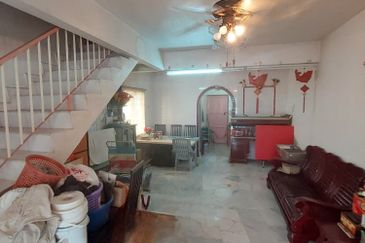 TAMAN SRI SAGA, KLANG — DOUBLE STOREY HOUSE FOR RENT