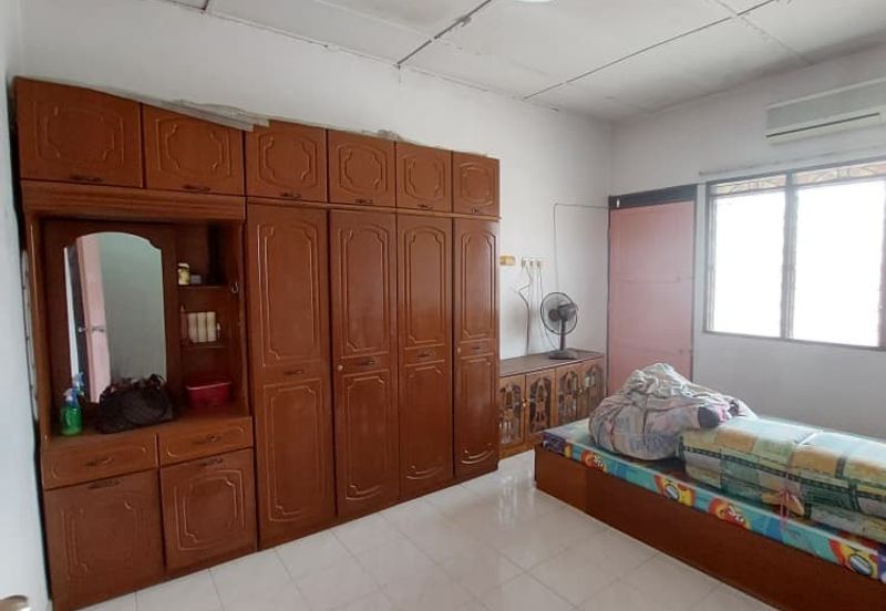 TAMAN SRI SAGA, KLANG — DOUBLE STOREY HOUSE FOR RENT