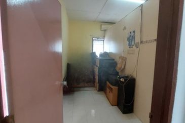 TAMAN SRI SAGA, KLANG — DOUBLE STOREY HOUSE FOR RENT