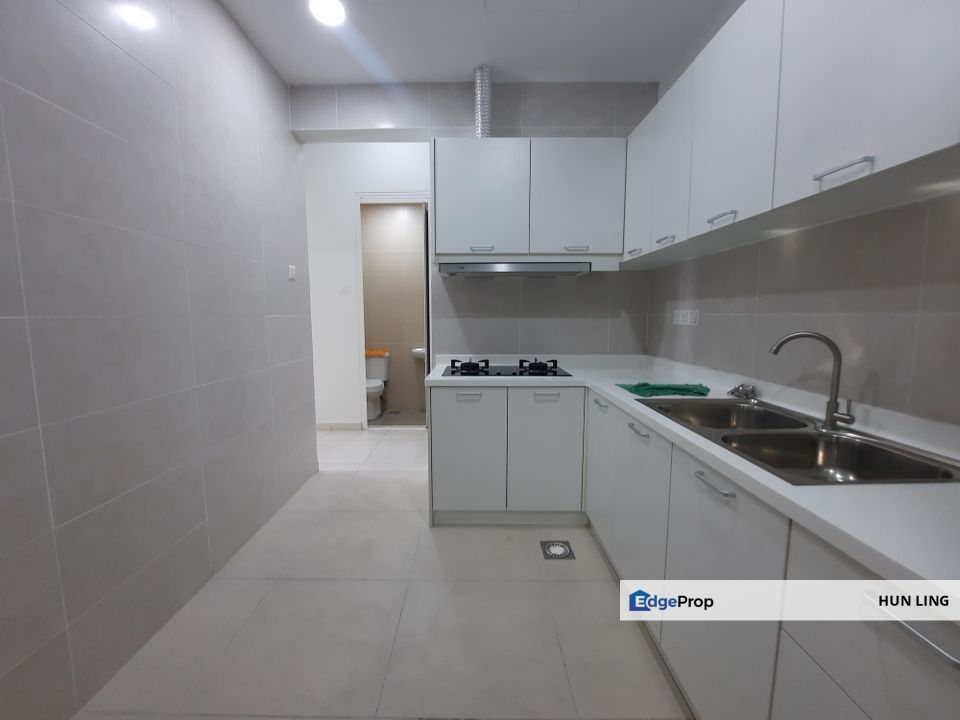 City of Green Bukit Serdang 3 +1 room 3 bath partially furnish for rent near APU, Selangor, Seri Kembangan