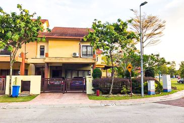 [CORNER LOT] Double Storey Link Bukit Jelutong Shah Alam