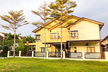 [CORNER LOT] Double Storey Link Bukit Jelutong Shah Alam
