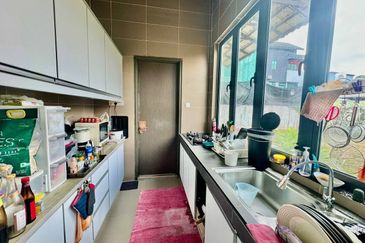 Kristal Court, Seksyen 7