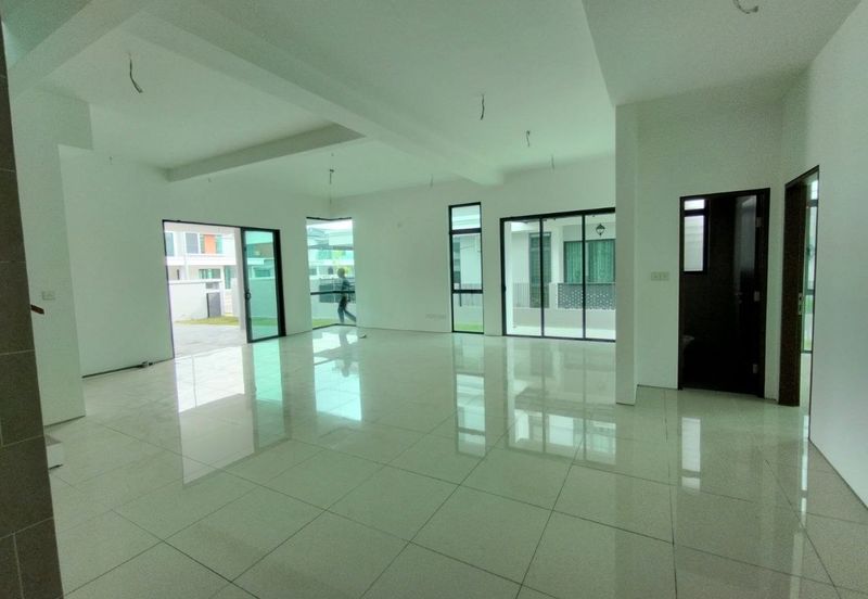 Perdana Lakeview East