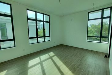 Perdana Lakeview East