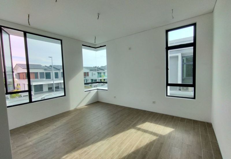 Perdana Lakeview East