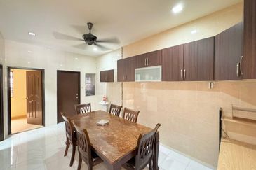 [FACING OPEN] Double Storey Superlink Bukit Jelutong Jalan Birai Shah Alam