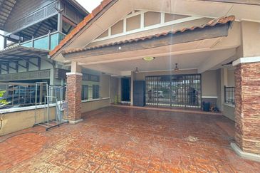 [FACING OPEN] Double Storey Superlink Bukit Jelutong Jalan Birai Shah Alam