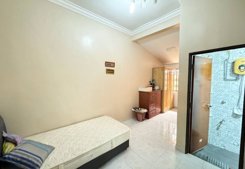 [FACING OPEN] Double Storey Superlink Bukit Jelutong Jalan Birai Shah Alam