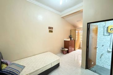 [FACING OPEN] Double Storey Superlink Bukit Jelutong Jalan Birai Shah Alam