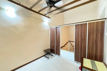 [FACING OPEN] Double Storey Superlink Bukit Jelutong Jalan Birai Shah Alam